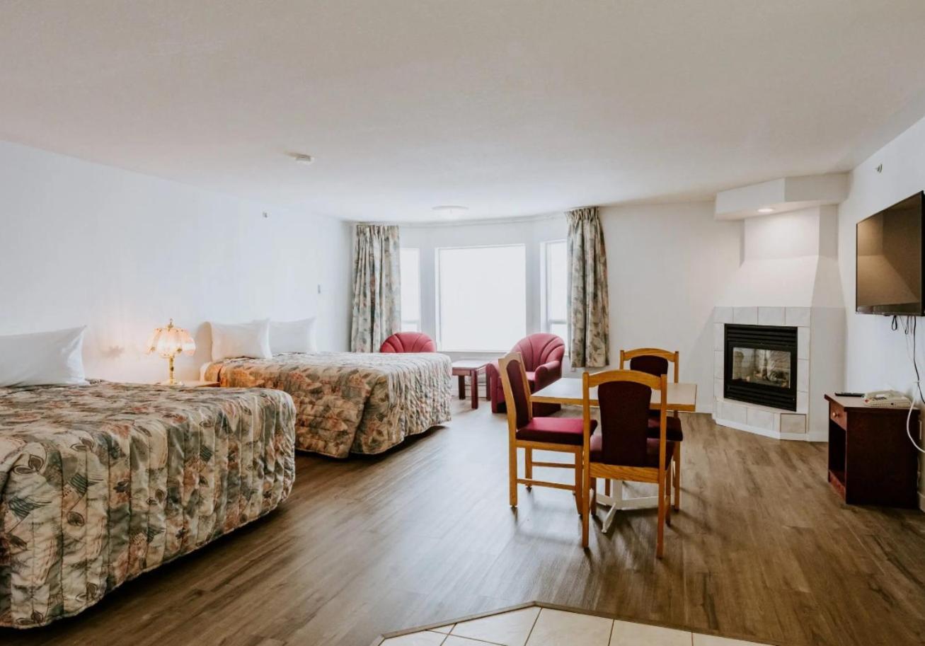 Western Budget Plus Mosaic Suites Penhold Экстерьер фото