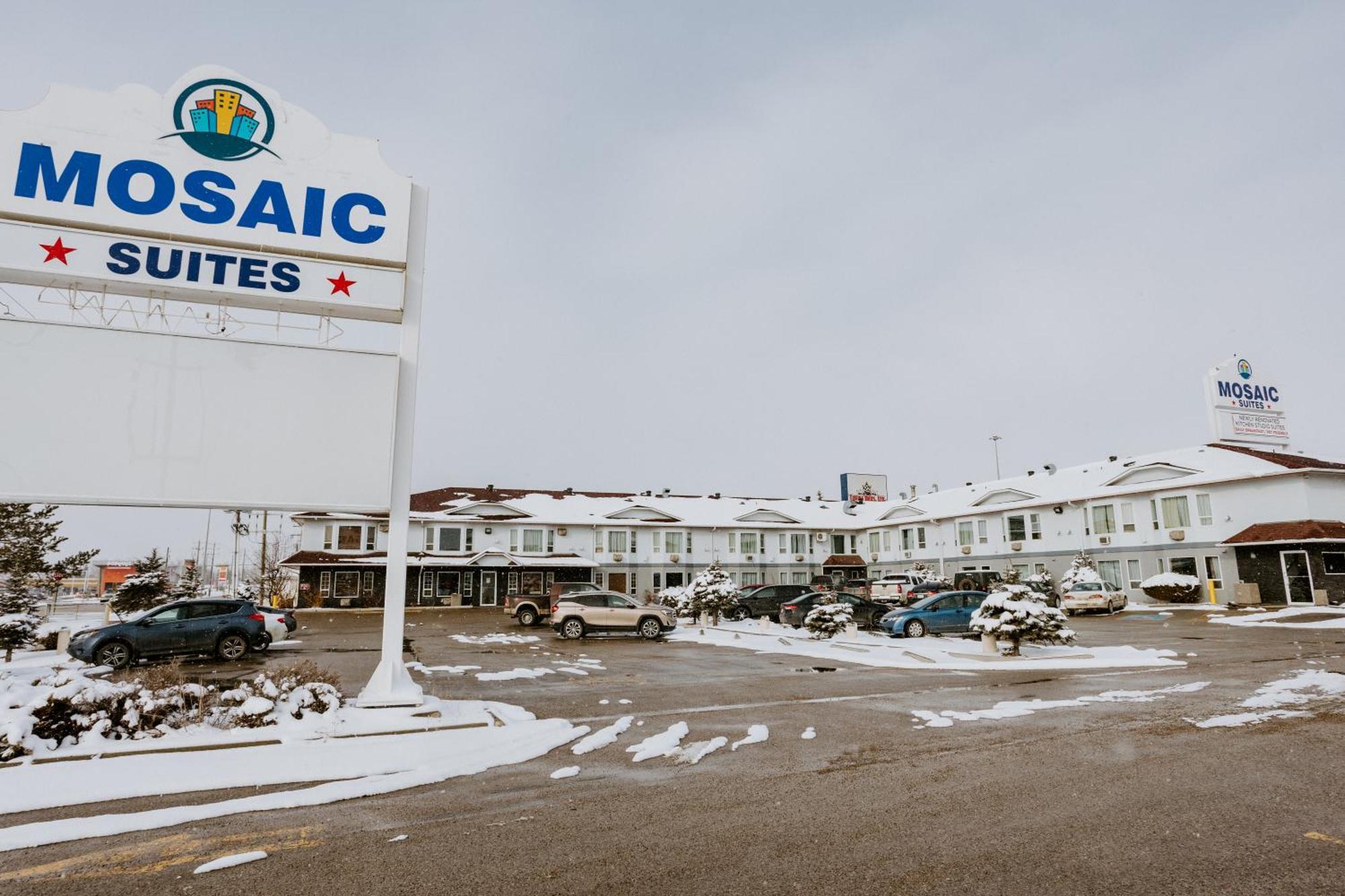 Western Budget Plus Mosaic Suites Penhold Экстерьер фото