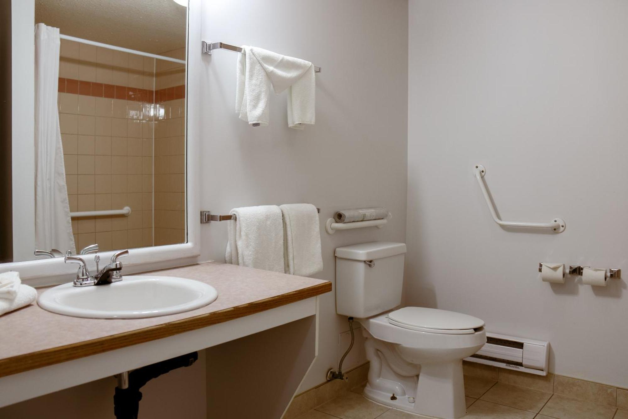 Western Budget Plus Mosaic Suites Penhold Экстерьер фото